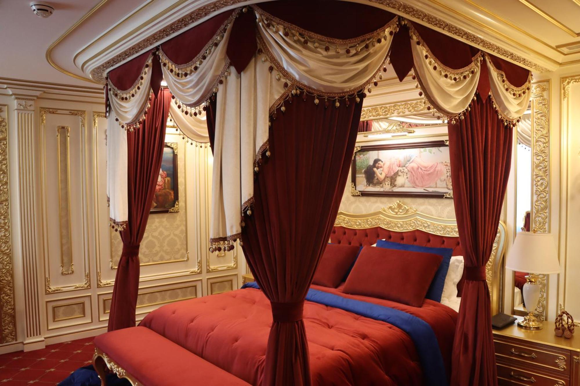 Cristal Erbil Hotel Екстер'єр фото A bedroom in the Imperial Suite