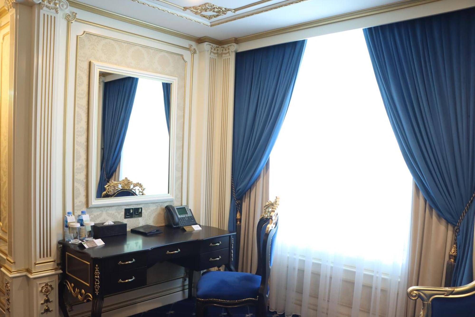 Cristal Erbil Hotel Екстер'єр фото A room in the hotel