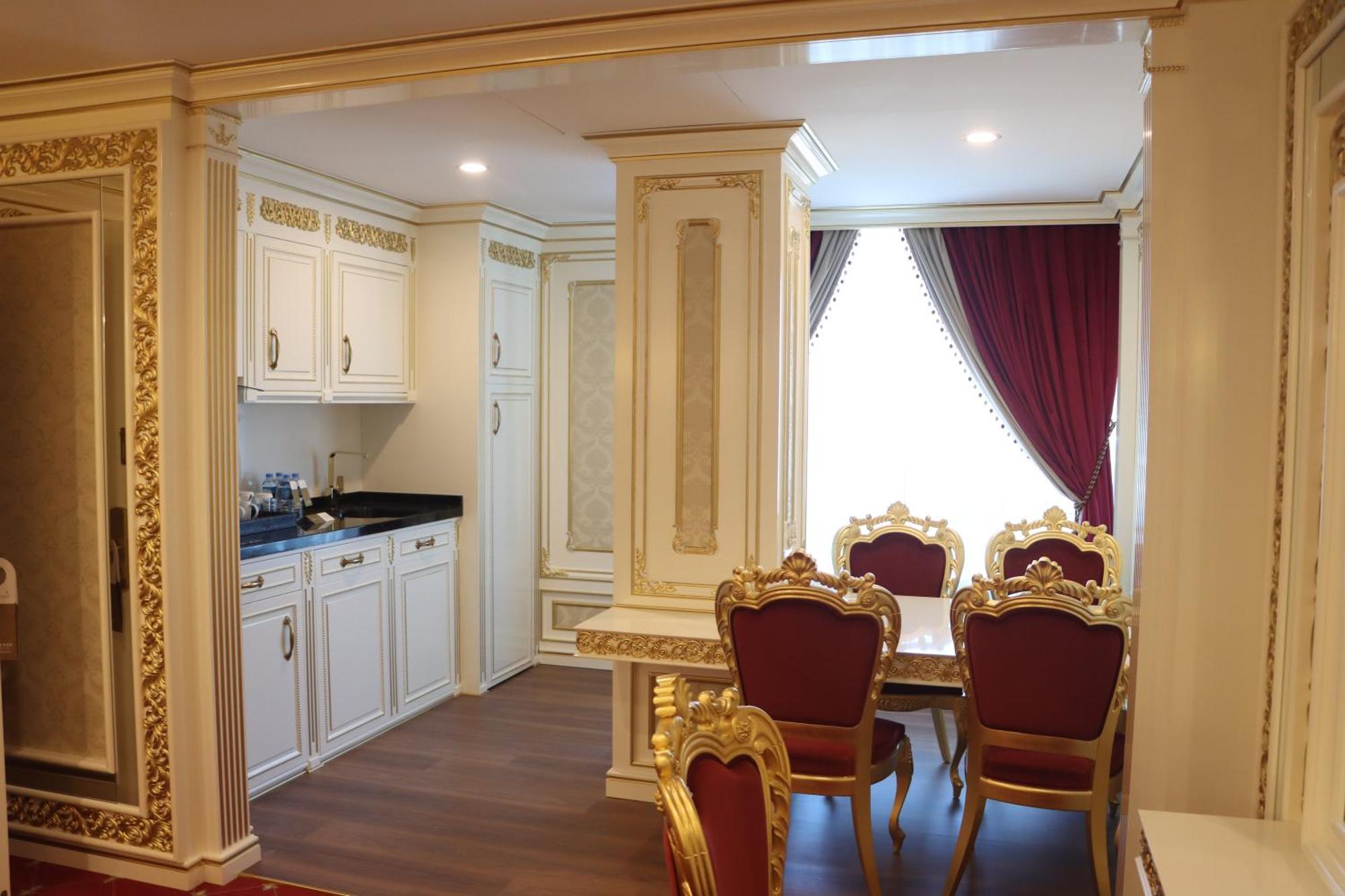 Cristal Erbil Hotel Екстер'єр фото A typical suite