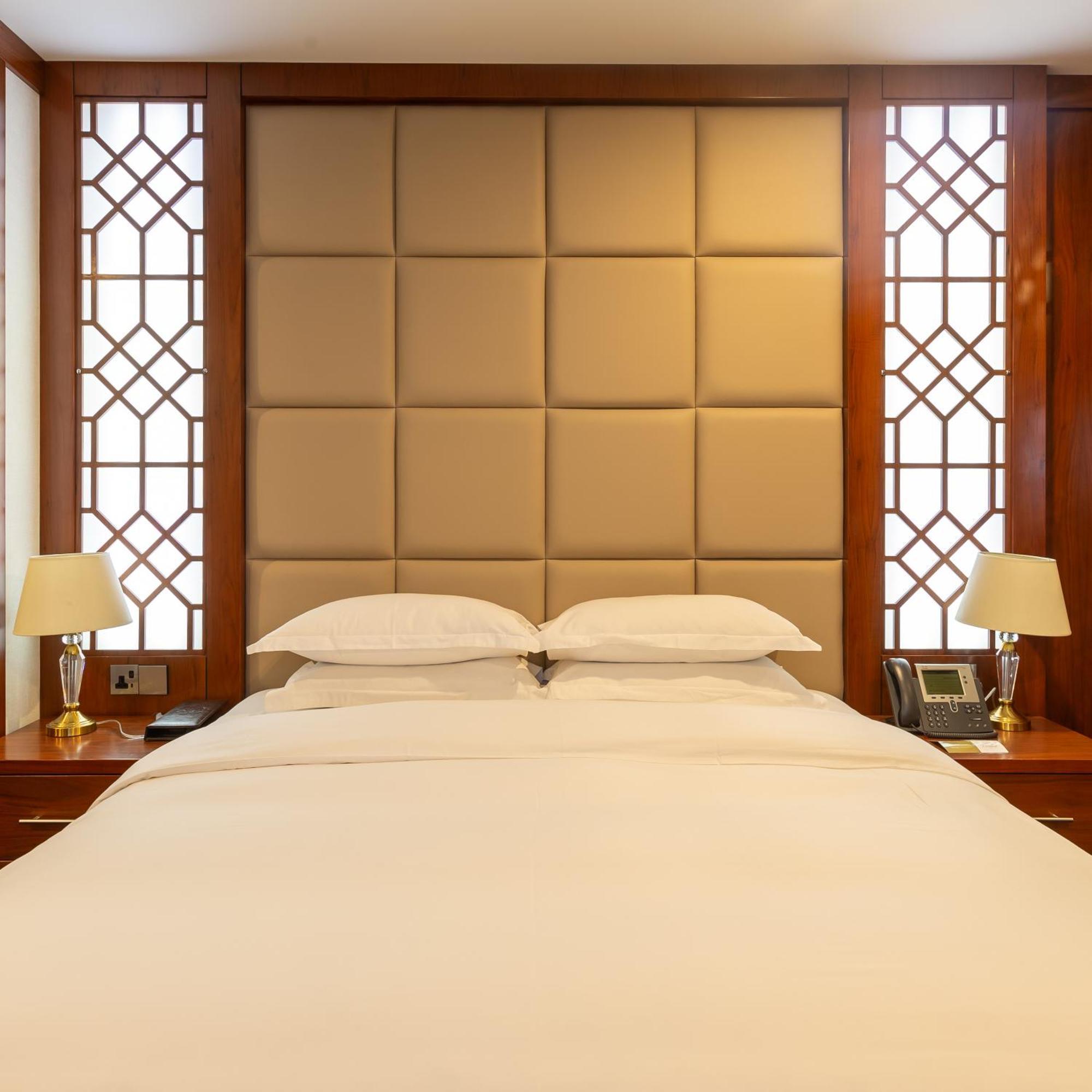 Cristal Erbil Hotel Екстер'єр фото A bed