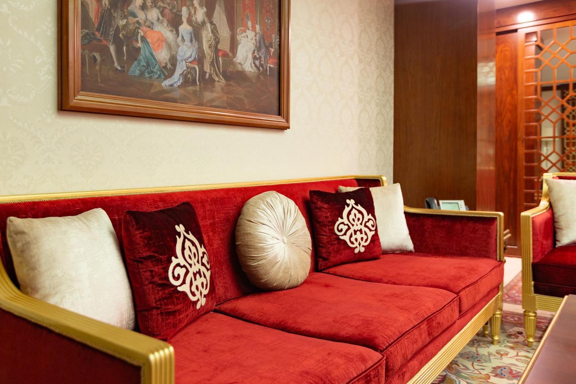 Cristal Erbil Hotel Екстер'єр фото A sofa