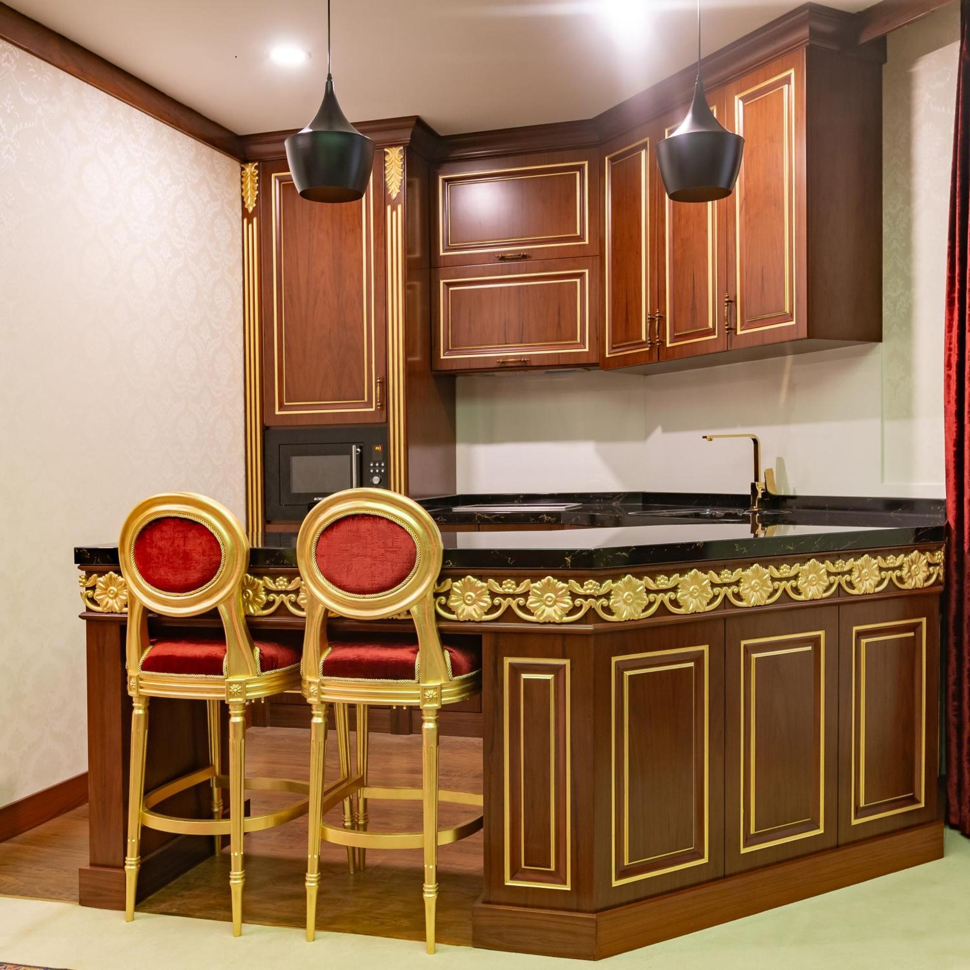 Cristal Erbil Hotel Екстер'єр фото A wet bar in a hotel suite