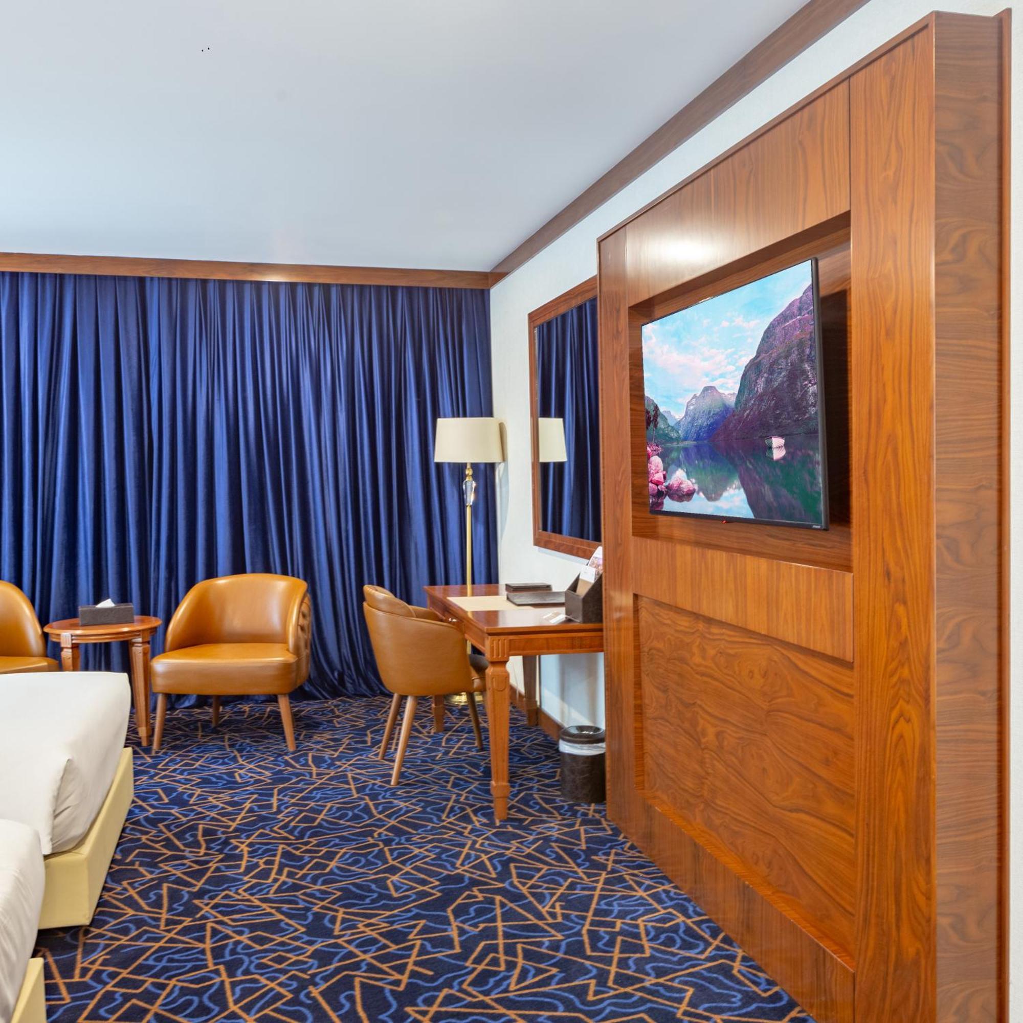 Cristal Erbil Hotel Екстер'єр фото A room at the hotel