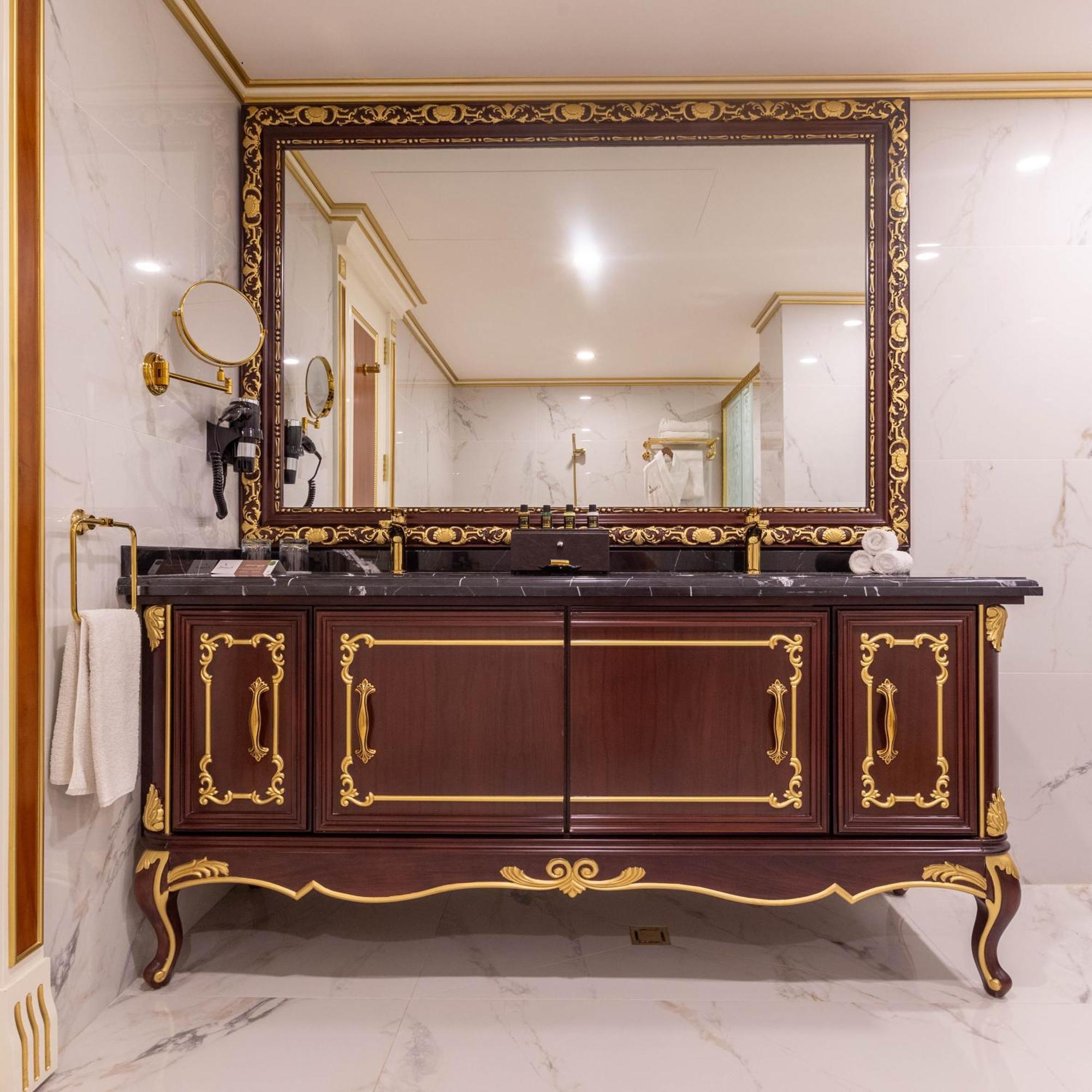Cristal Erbil Hotel Екстер'єр фото Bathroom