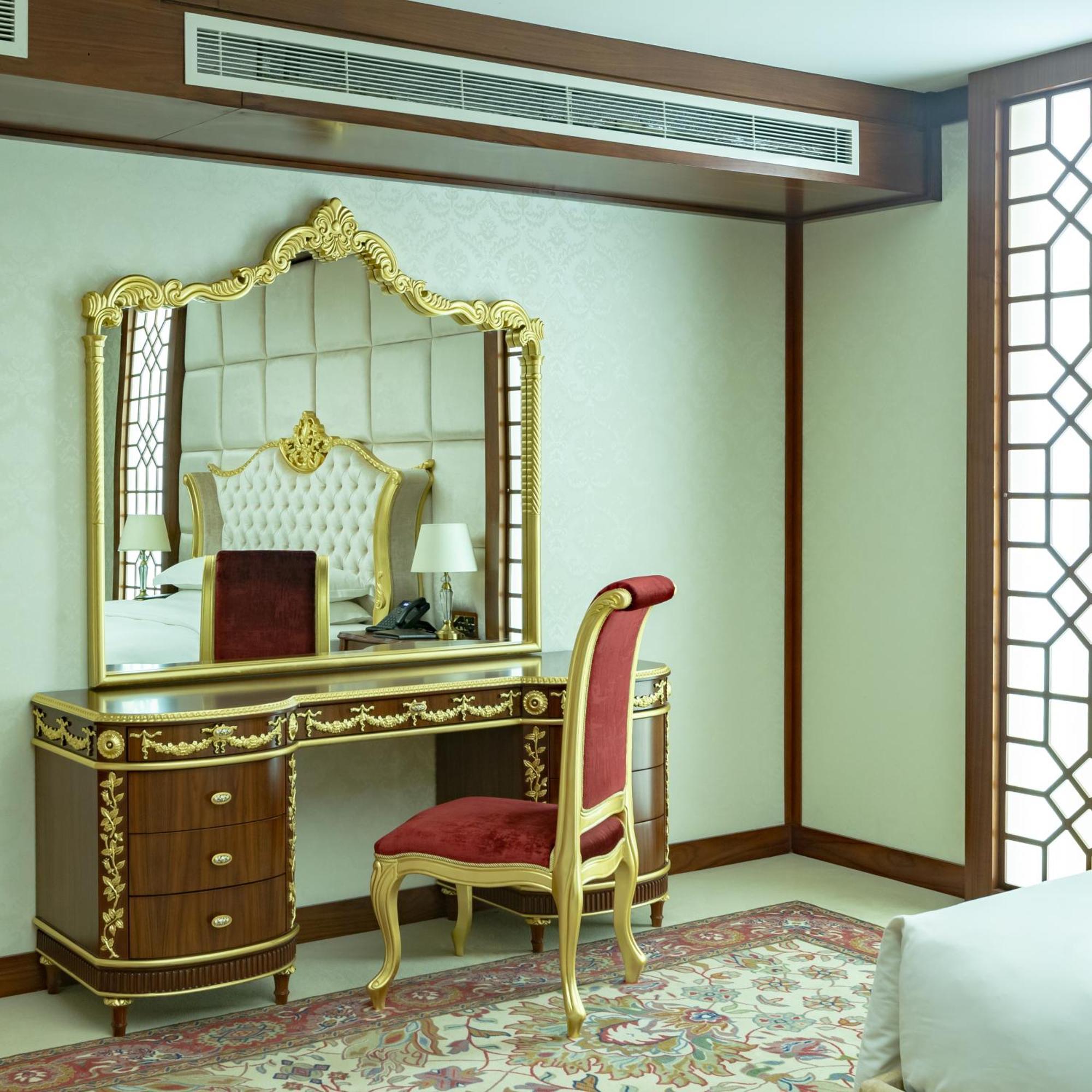 Cristal Erbil Hotel Екстер'єр фото A dressing table